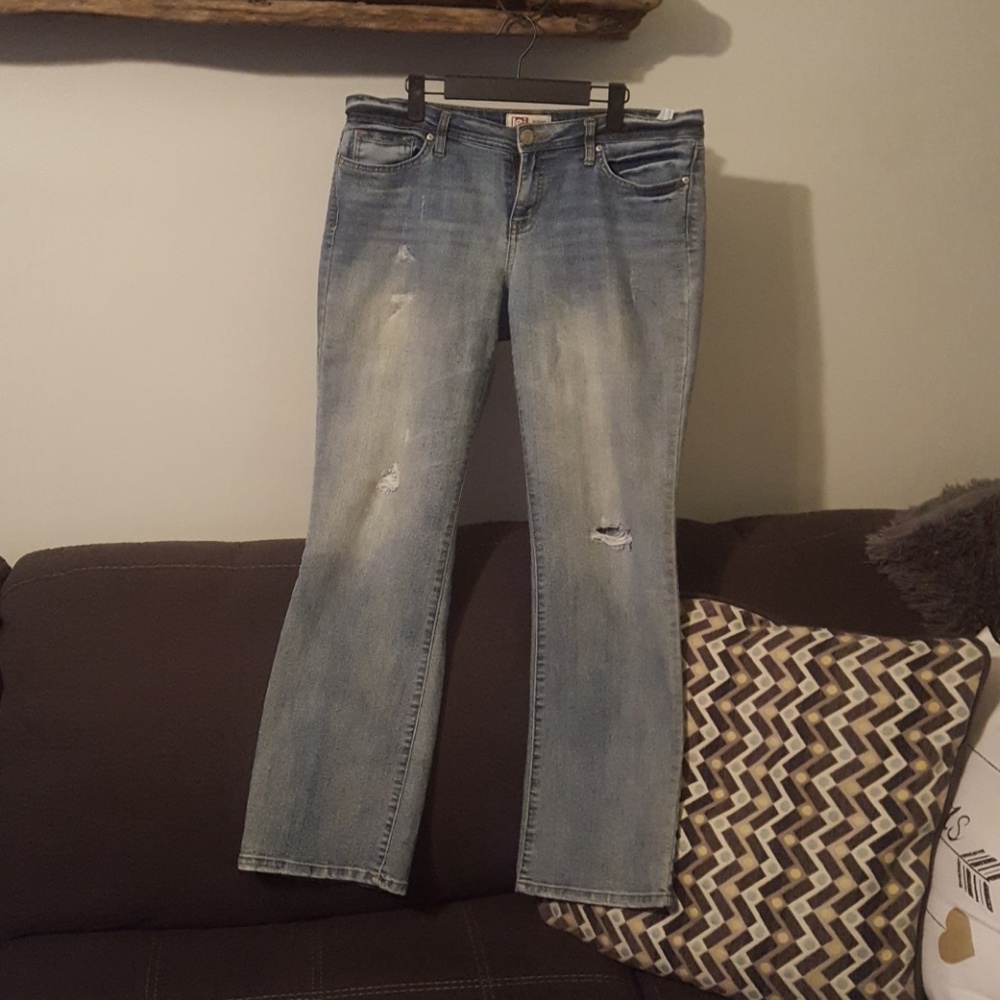 Lei EUC distressed jeans